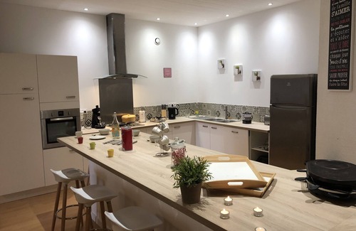 Cauterets Apartment | Cauterêts Grand Appart 130M² on the ground floor 4Ch + game room, American kitchen living room