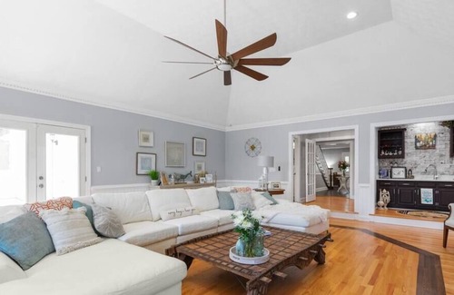 Portsmouth House | Cavalier Manor on Crystal Lake