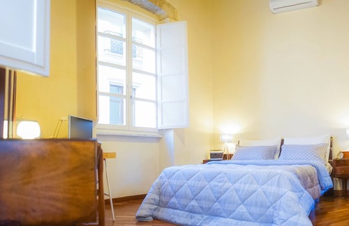 Historic Castle District Apartment | CAVALLERS - High ceilings vintage flat in the Castello quarter - IUN P1306