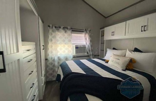 St. Maries House | Cave Bay Tiny Home 1 at Riverside Landing, **New property!**