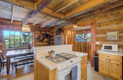 Florissant House | Cave Cabin |Hot Tub| Fire Pit | MTN Experience
