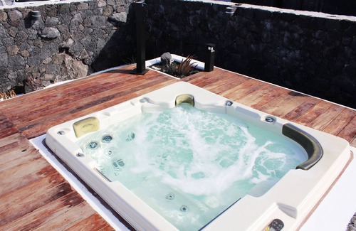 Tinajo House | Cave Room (ex-tank) with volcanic rock
