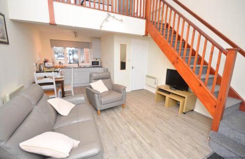 Hoveton House | Cavell - sleeps 2 people right in the heart of Wroxham on the Norfolk Broads