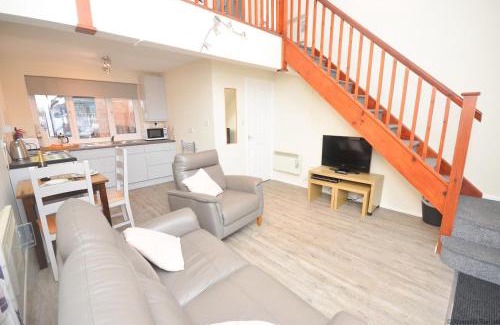 Hoveton House | Cavell - sleeps 2 people right in the heart of Wroxham on the Norfolk Broads
