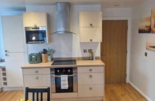 Liverpool City Centre Apartment | Cavern Quarters - Spacious City Centre Hub, Jacuzzi Bath - 3 Mins from Cavern