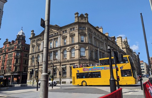 Liverpool City Centre Apartment | Cavern Quarters - Spacious City Centre Hub, Jacuzzi Bath - 3 Mins from Cavern