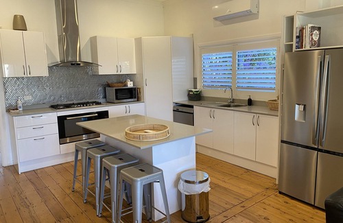 Helensburgh House | Cawley's Cottage BnB Helensburgh Amazing facilities . Close to beaches ,cafes.