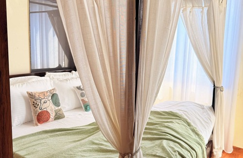 Tonk Phatak Apartment | Cayetana Luxury Homestays 3BHK With Jacuzzi