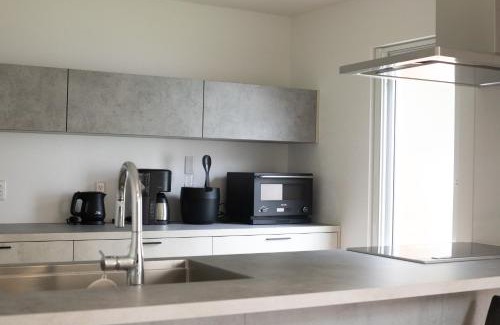 Asari Apartment | CB1 Cosmos blanc