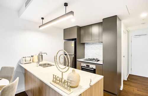 South Brisbane Apartment | CBD 3B2B Suite near everything w/Parking & Balcony