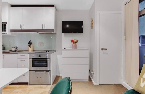 Parnell Apartment | CBD Studio with Full Kitchen and Laundry