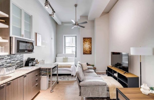 Downtown Cincinnati Apartment | CBDOTR 24-7 Gym, Pool, Rooftop, Steps to Stadiums