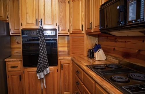 Lenox Cabin | CC Lodge welcomes you with 250 acres of land! Perfect for biking, hunting, etc!