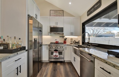 Prescott House | CC*New Listing*Beautifully Designed for Entertaining*Walk to Downtown!