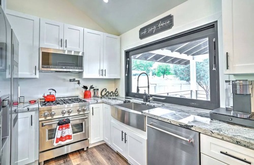 Prescott House | CC*New Listing*Beautifully Designed for Entertaining*Walk to Downtown!