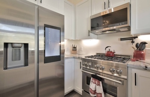 Prescott House | CC*New Listing*Beautifully Designed for Entertaining*Walk to Downtown!