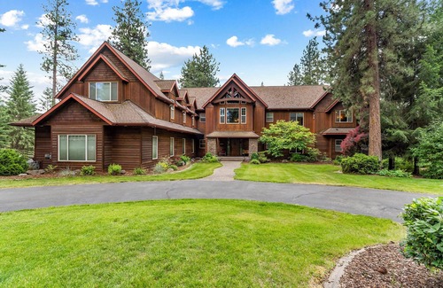 Post Falls House | CDAs Finest Secluded Waterfront Estate 7000 Sq ft 5 Forested Acres-Close to town