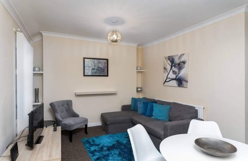 Cwmbrwla Apartment | Cecil Lodge - 2 Bed Apartment