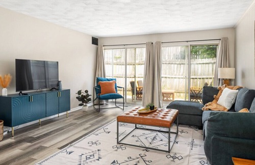 Heath Apartment | Cedar and Oak - 2 BR, One Story Apartment, King Beds, Private Patio