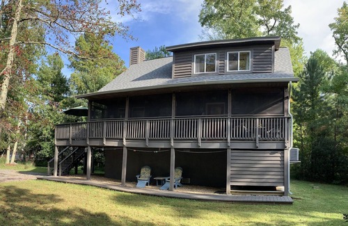 Lusby House | Cedar Beach Lodge is a beautiful, comfy, all-season home on the Chesapeake Bay