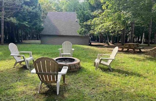 Harbor Springs Apartment | Cedar Bluff Carriage House