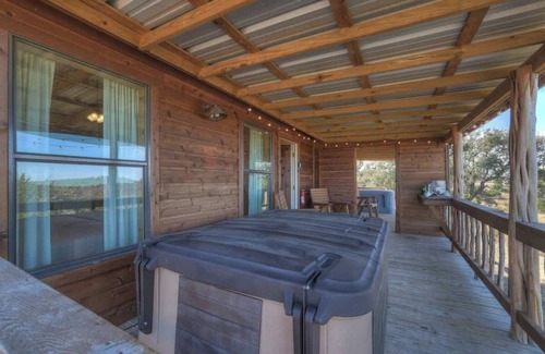 Fredericksburg Cabin | Cedar Cabin w/Beautiful Sunset Views + Hot-Tub!