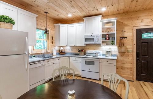 Tuckasegee Cabin | Cedar Calm at Running Cedar Springs - Upscale Mountain Home Located Across from Bear Lake