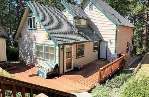 Twain Harte House | Cedar Cove Retreat – Spacious Cabin w/Lake Access & Multiple Living Areas in Tw