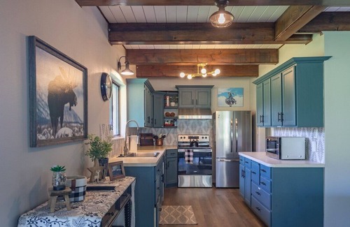 Thayne House | Cedar Creek Chalet ⁓ Snowmobilers Dream ⁓ Hot tub ~ Great Views