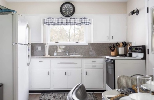 Greilickville House | Cedar Creek Cottage - Idyllic Setting and Dog Friendly!