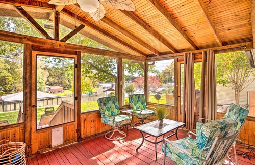 Gun Barrel City House | Cedar Creek Lake Home: Private Dock & Hot Tub