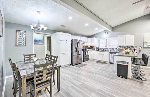 Gun Barrel City House | Cedar Creek Reservoir Home w/Deck & Dock