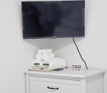 Bendale House | CEDAR Double Room with attached private Bathroom and Balcony in Toronto, ON, Canada