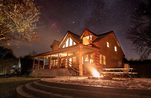 Buffalo City Cabin | Cedar Gable - Riley outfitter