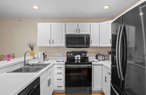 Camdenton Condo | Cedar Glen 238-1I - Lovely Ground Floor Condo with Walkout to Pool!