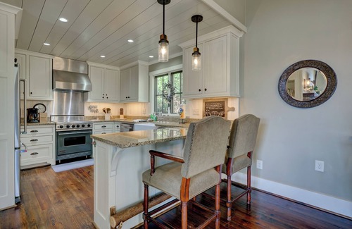 Glenville House | Cedar High - Beautiful Mountain View Home!