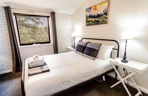 Bright House | Cedar Holiday Units - Apartment 4
