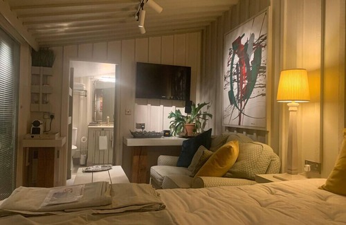 Burton Bed & Breakfast | Cedar House Boutique B&B