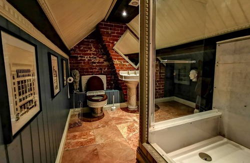 Burton Bed & Breakfast | Cedar House Boutique B&B