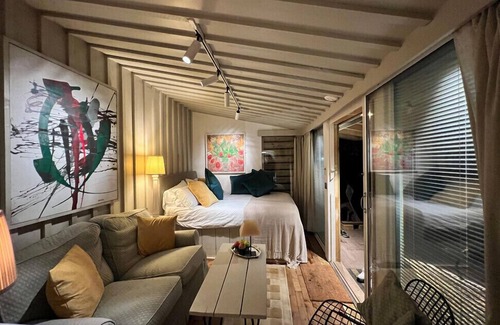 Burton Bed & Breakfast | Cedar House Boutique B&B