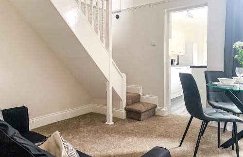 York Apartment | Cedar House - Quaint Victorian Home With Free Parking