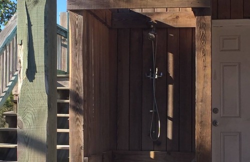 Cedar Island Cottage | Cedar Island cottage, short walk to beach