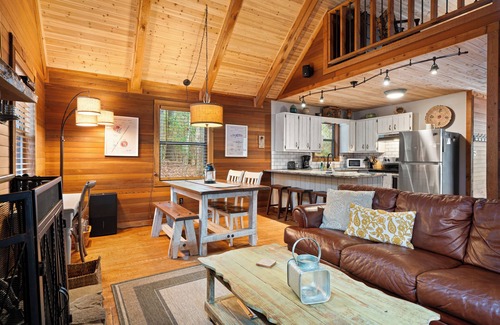 Suches Cabin | Cedar Knoll - Secluded w/hot tub - Toccoa River Access - Dog-Friendly