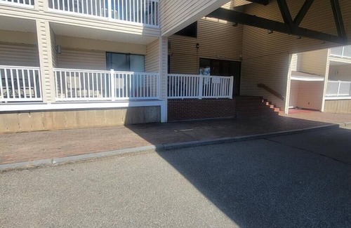 Weirs Beach Condo | Cedar Lodge 311A- Hotel Style Unit