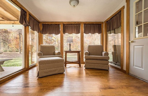 Farmington House | Cedar Lodge | 4BR, 2BA, Hot Tub, Fireplace, Private Yard