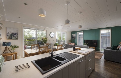 Cheddar Cabin | Cedar Lodge, Strawberryfield Park - a lodge that sleeps 4 guests in 1 bedroom