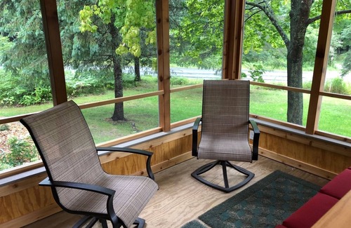 La Pointe Cabin | Cedar Log Cabin - Family Cabin located on the Robert Trent Jones Golf Course