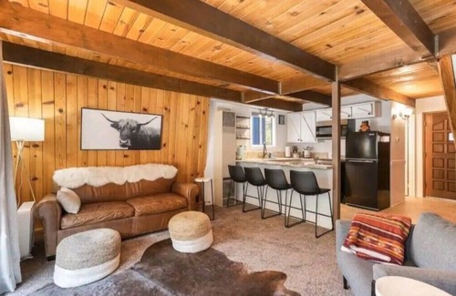 Arrowbear Lake Bed & Breakfast | Cedar-Mountain Cabin minutes away from Big Bear!