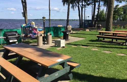 Prudenville Cottage | Cedar Oaks Lakeside Resort - Houghton Lake - Formally Ohana/Riviera Resort.