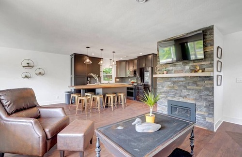 Tichigan House | Cedar Point Retreat-Hot tub, Kayaks, Ice Fishing